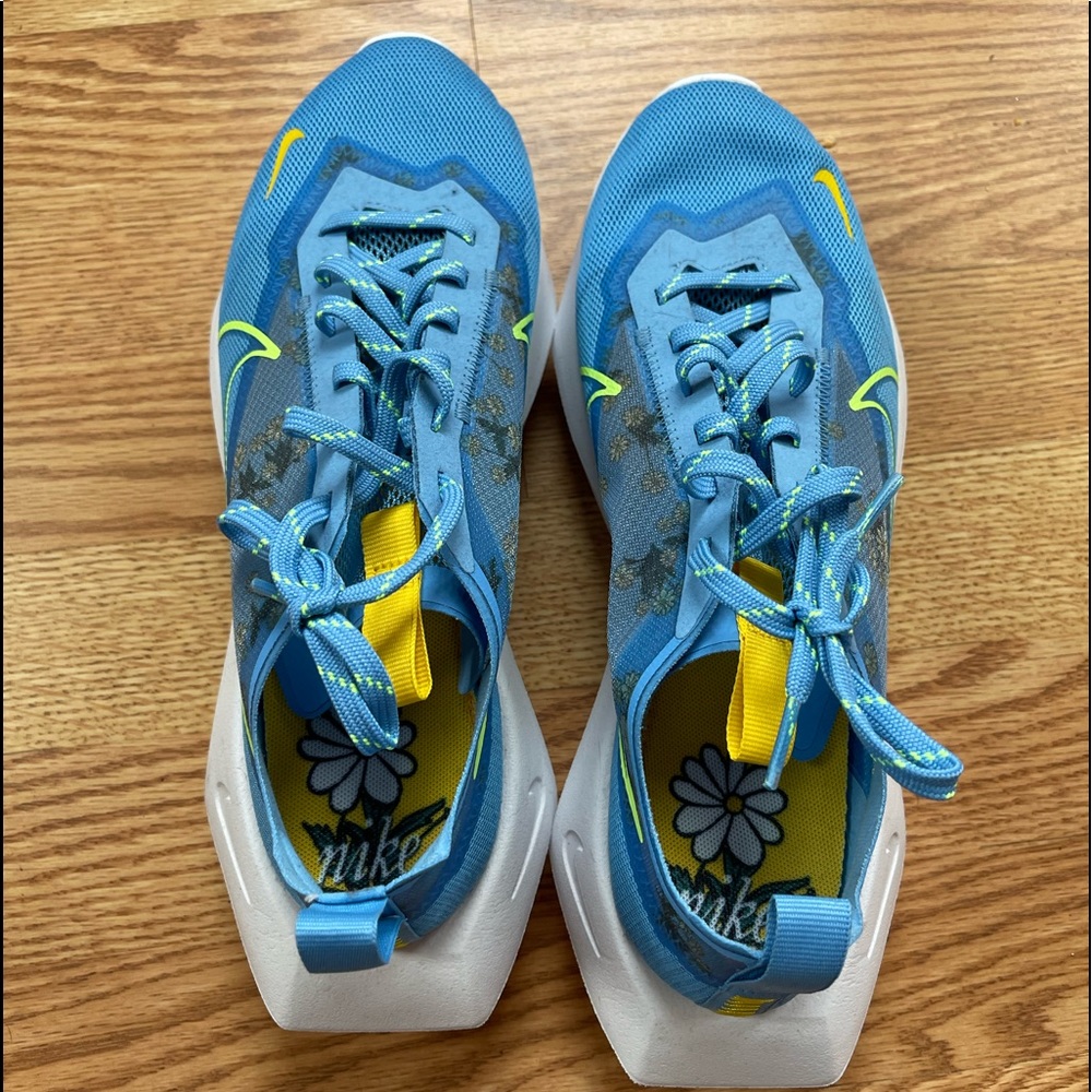 Nike sneakers - Picture 3 of 4